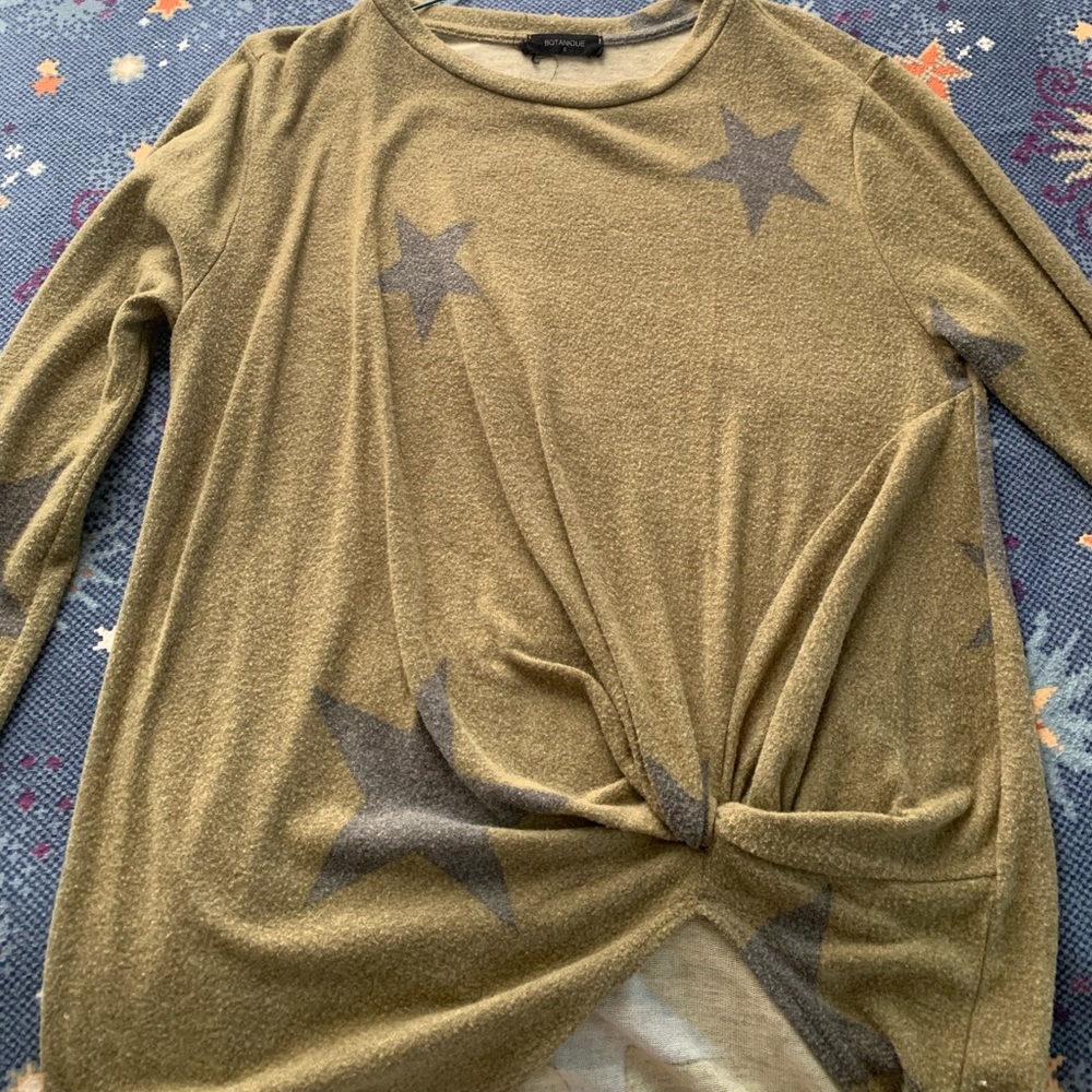 green with black stars long sleeve